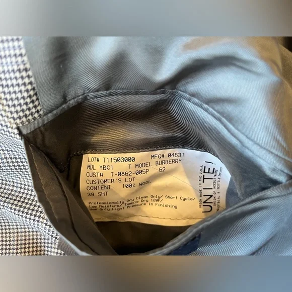 Burberry Black & White Plaid, Lightweight, 100% Wool Sport Coat, Size 39S - Picture 4 of 7